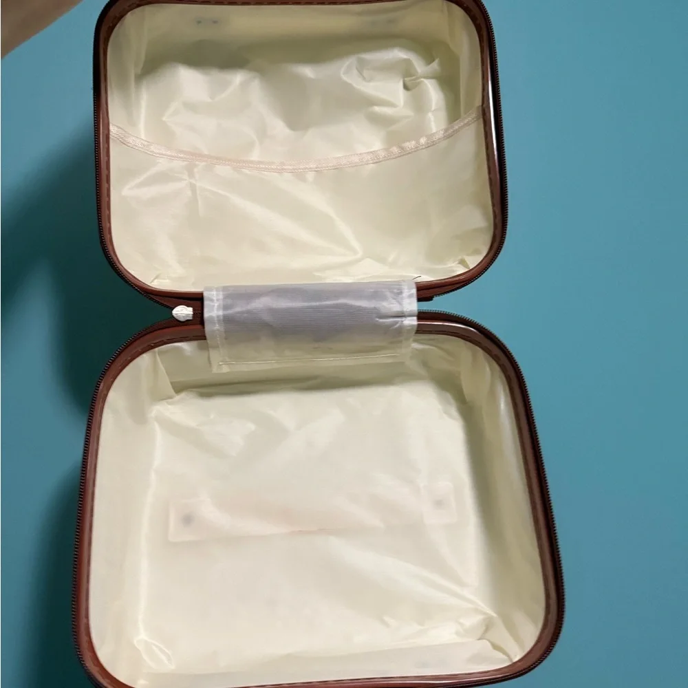 ✨ Hello Kitty White Hard Shell Train Case / Cosmetic Travel Bag – Rare ✨ - Picture 6 of 7